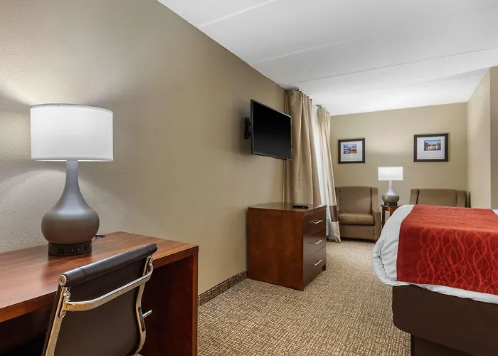 Comfort Inn & Suites Hamilton Place