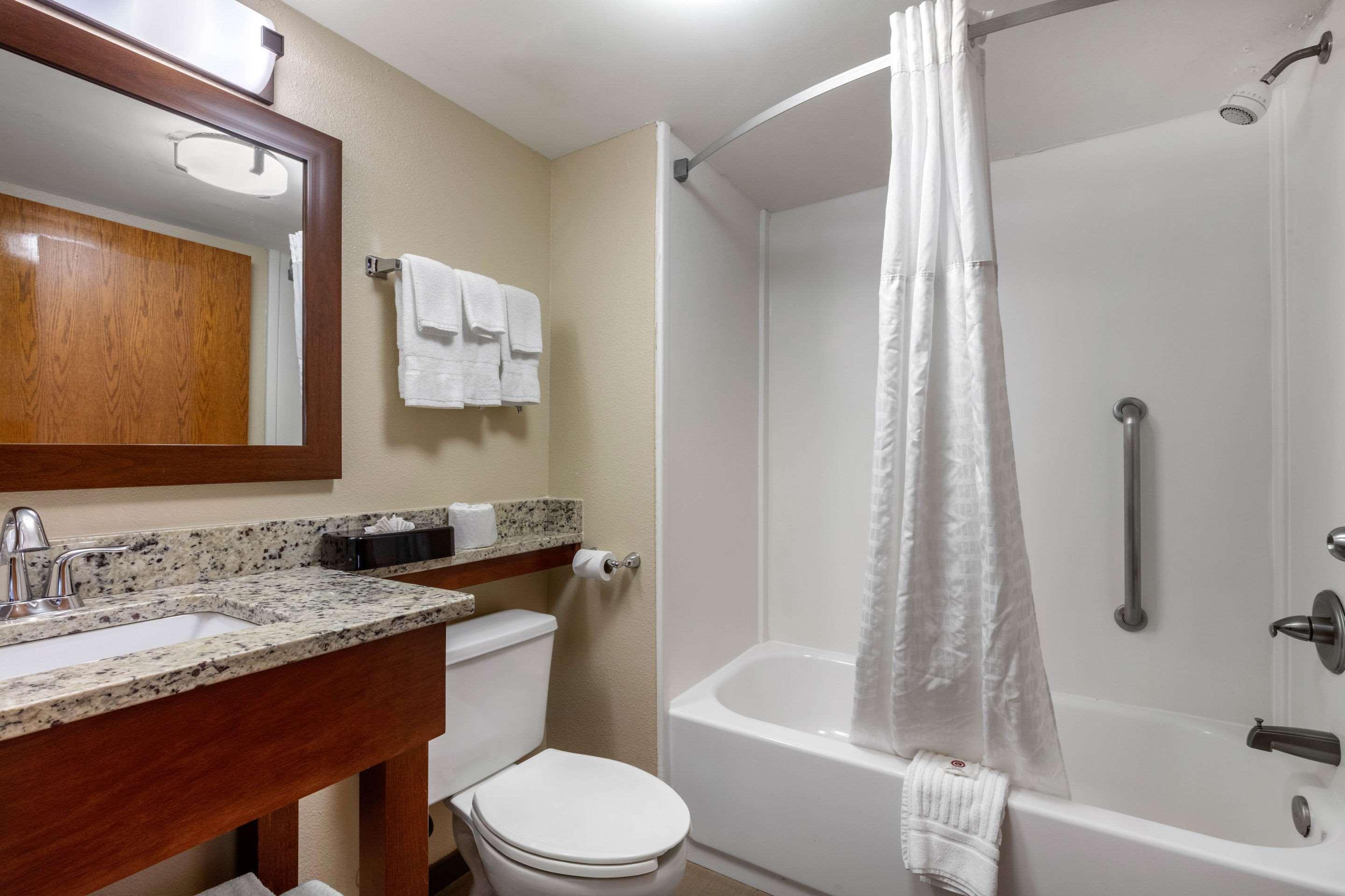 Hotel Comfort & Hamilton Place 3*