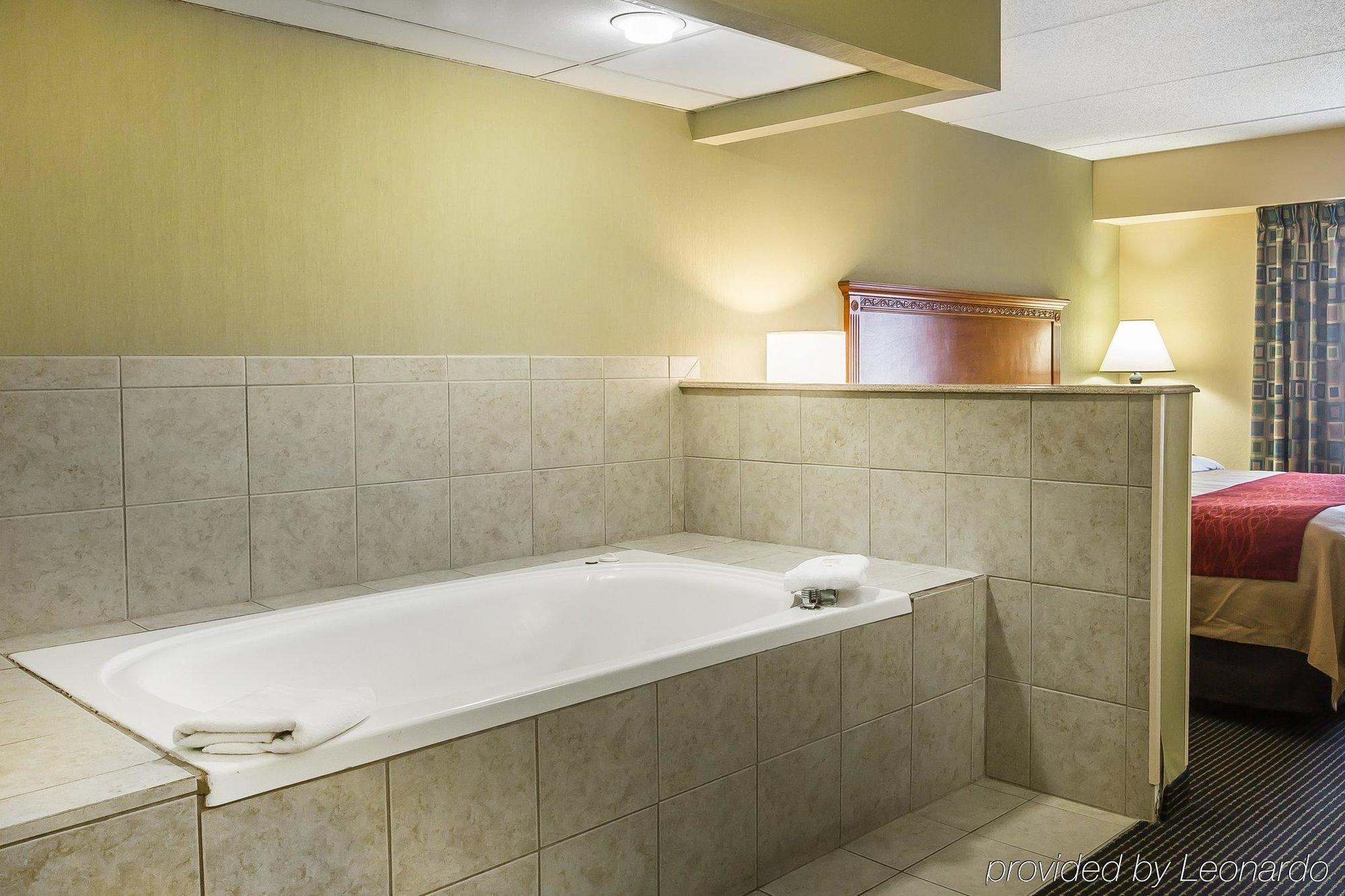 Hotel Comfort & Hamilton Place